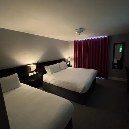 Guest house The Horseshoe Bar Townhouse *